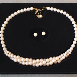 NWT Vintage Avon portrait of Love pearl necklace and Stud earring Set